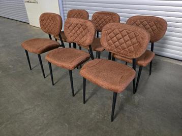 6 nieuwe stoelen voorgemonteerd in stof € 310 / 6 stuks beschikbaar voor biedingen