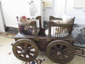 antieke poppenwagen beschikbaar voor biedingen