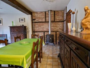 Eetkamer in eik, tafel, 6 stoelen, 2 kasten beschikbaar voor biedingen