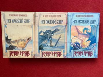 ROBIN HOBB DE BOEKEN VAN DE LEVENDE SCHEPEN DE COMPLETE TRIL beschikbaar voor biedingen