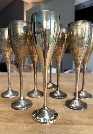 8 Flûtes plaqués Argent à champagne, Enlèvement ou Envoi