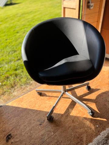 Siège rond noir sur roulettes Ikea simili cuir beschikbaar voor biedingen