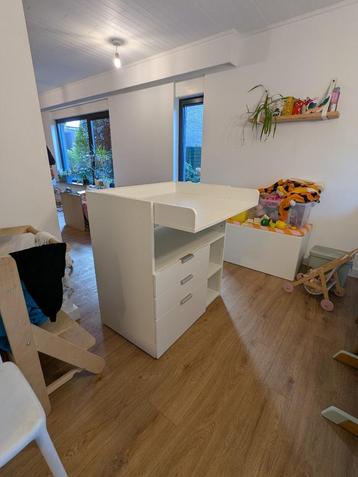 Ikea smastad commode - verzorgingstafel - bureau beschikbaar voor biedingen