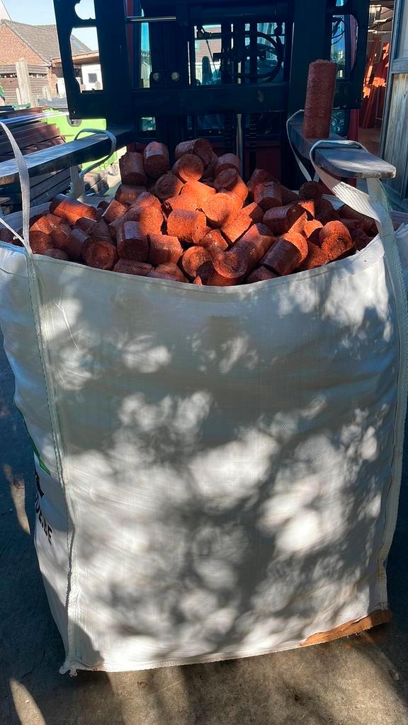 Brandhout briketten, Tuin en Terras, Brandhout, Blokken, Overige houtsoorten, Minder dan 3 m³, Ophalen