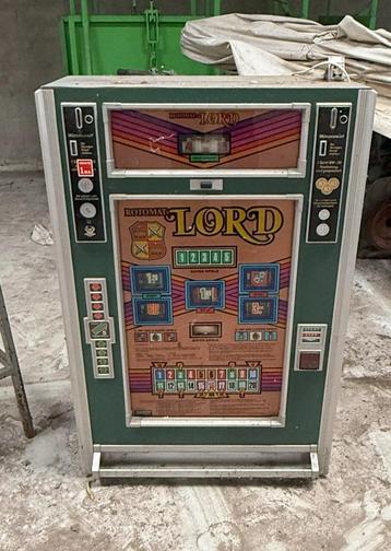 Vintage gokautomaat “Rotomat Lord” (NSM Löwen) beschikbaar voor biedingen