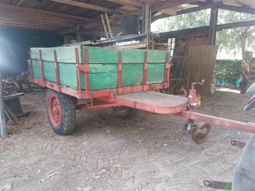 Kar voor tractor beschikbaar voor biedingen