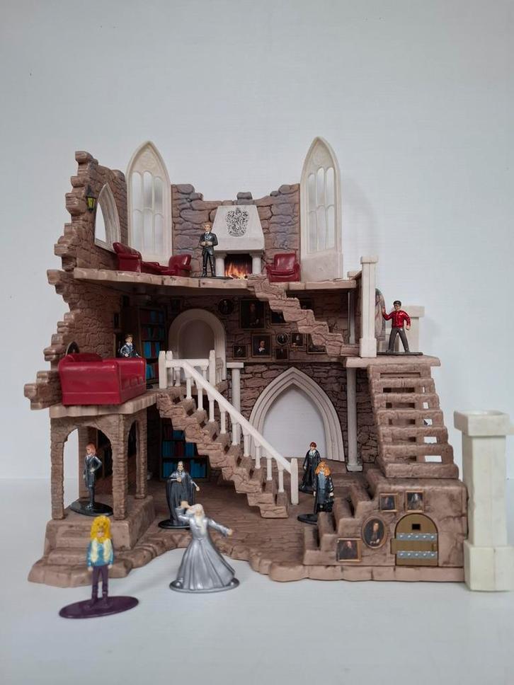 Harry Potter Gryffindor toren met 9 metalen figuurtjes, Verzamelen, Harry Potter, Gebruikt, Actiefiguurtje, Ophalen of Verzenden