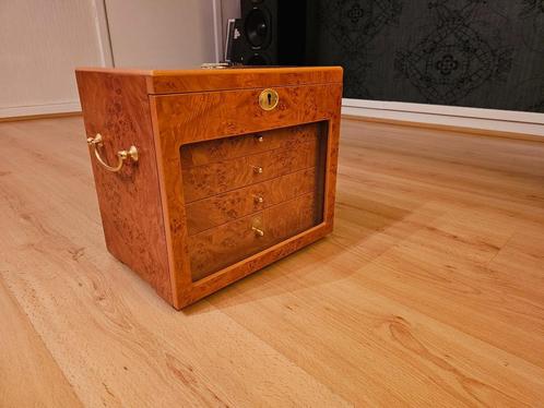 Humidor elysees-concept paris, Verzamelen, Rookartikelen, Aanstekers en Luciferdoosjes, Zo goed als nieuw, Overige typen, Ophalen