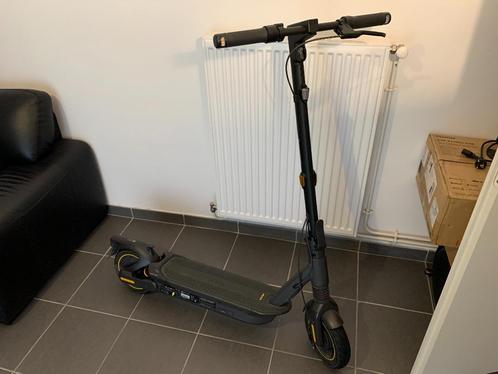 Ninebot Max G2 Débridée 35Km/h, Fietsen en Brommers, Steps, Zo goed als nieuw, Elektrische step (E-scooter), Ophalen