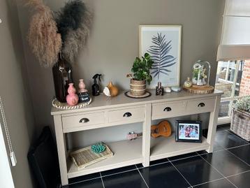Sidetable met 4 lades beschikbaar voor biedingen
