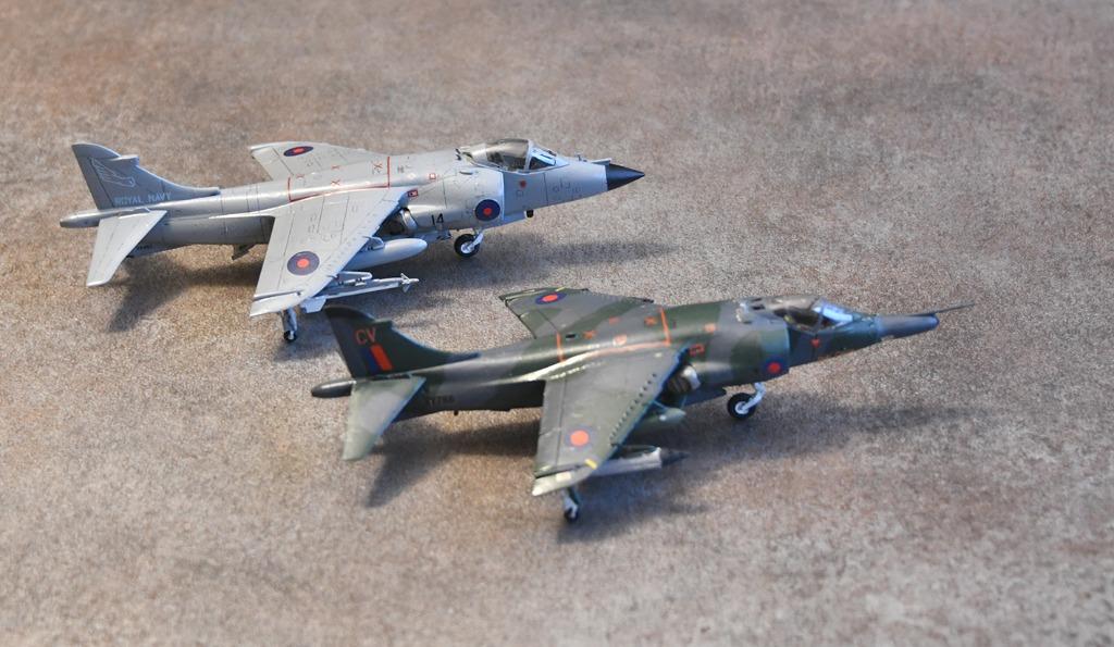 avion 1/72 harrier + seaharrier, Autres marques, Comme neuf, Enlèvement, 1:72 à 1:144