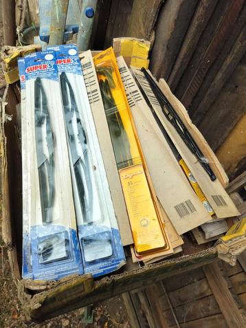 Lot ruitenwissers voor oldtimers  beschikbaar voor biedingen