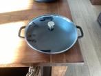 Staub wokpan met deksel 30 cm zwart, Comme neuf, Enlèvement, Plaque céramique, Fonte