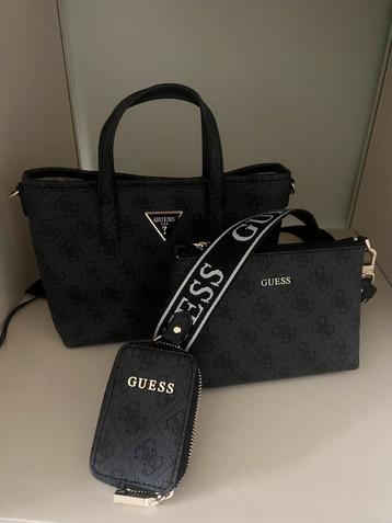 Handtas Guess  beschikbaar voor biedingen