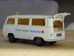 Ambulance Volkswagen T2b - Majorette - 1/60, Hobby & Loisirs créatifs, Voitures miniatures | Échelles Autre, Utilisé, Voiture