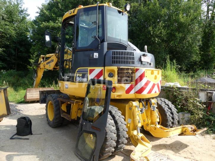 Graafmachine op wielen Komatsu PW 98 MR, Zakelijke goederen, Machines en Bouw | Kranen en Graafmachines, Kraan