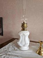 Lampe à pétrole ancienne décorative – porcelaine blanche, Ophalen