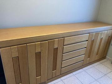 dressoir vitrinekast tafel beschikbaar voor biedingen