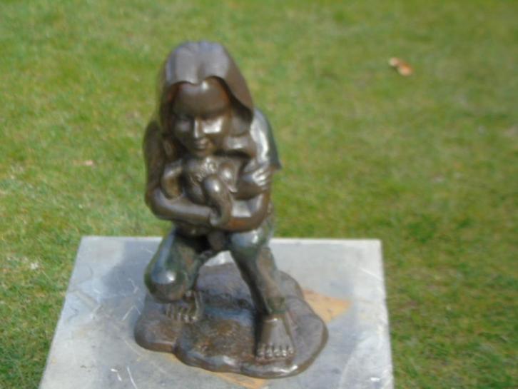 bronzen beeld van klein meisje en haar olifant, Tuin en Terras, Tuinbeelden, Zo goed als nieuw, Overige typen, Overige materialen