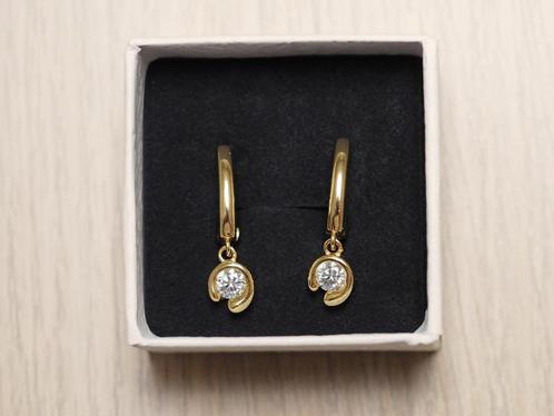 Vergulde zilveren oorbellen met 5 mm moissaniet edelstenen, Handtassen en Accessoires, Oorbellen, Nieuw, Hangers, Zilver, Goud