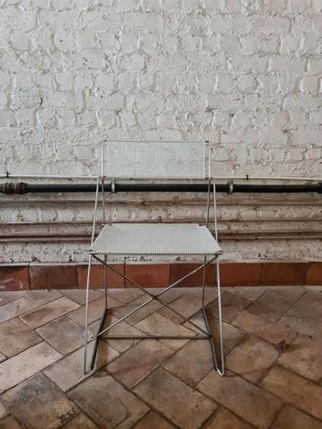 metalen designstoel beschikbaar voor biedingen