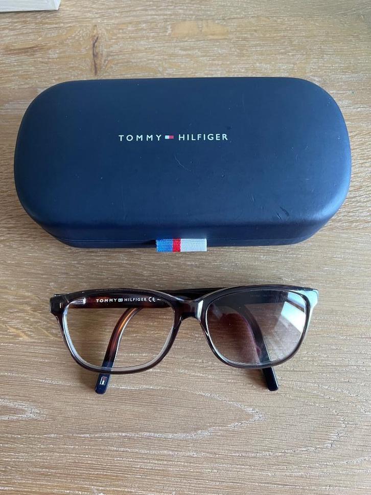 Bril montuur, Handtassen en Accessoires, Zonnebrillen en Brillen | Dames, Zo goed als nieuw, Bril, Overige merken, Bruin, Ophalen