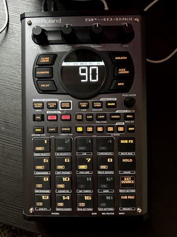 Roland SP-404 MKII (128Gb Sandisk SD Card) disponible aux enchères