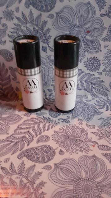 lot de deux rouge a levres miss W numero 150 et 151 beschikbaar voor biedingen