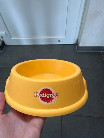 Pedigree hondenbakje beschikbaar voor biedingen
