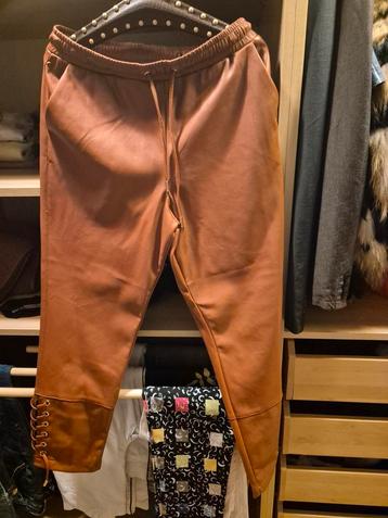 Echte lederen broek met bijhorende sjaan beschikbaar voor biedingen