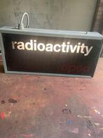 Industriële stijl lichtgevend bord met radioactief symbool, Ophalen, Gebruikt