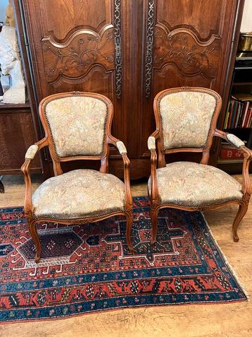 2 zeer mooie fauteuils beschikbaar voor biedingen