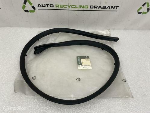Deurrubber Links Achter Renault Scenic 2 NIEUW  8200288036, Auto-onderdelen, Klein materiaal, Gebruikt, Ophalen of Verzenden