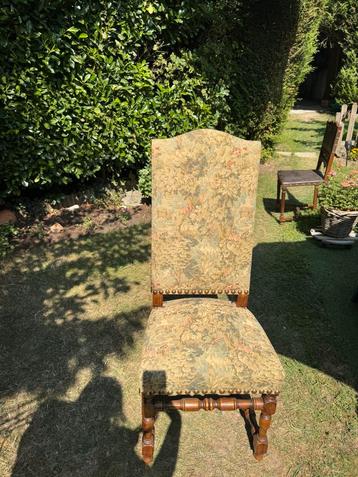 Eetkamer stoelen beschikbaar voor biedingen