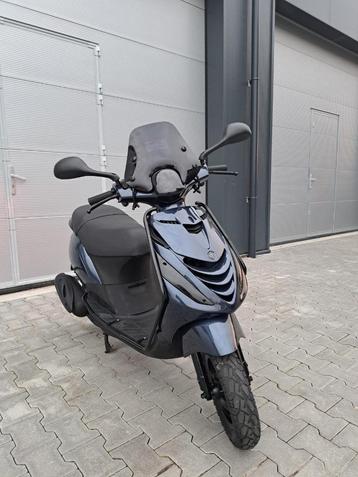 Piaggio Zip 4T Scooter Midnight Blauw FULL OPTION (B-klasse) beschikbaar voor biedingen