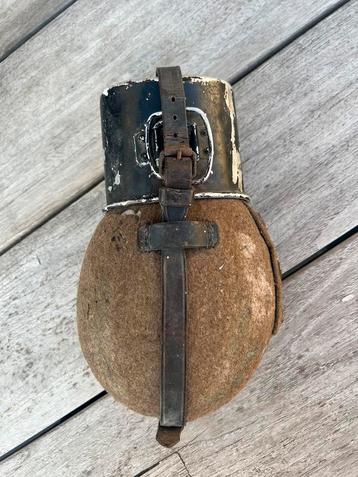 Originele Duitse veldfles met beker conpleet beschikbaar voor biedingen