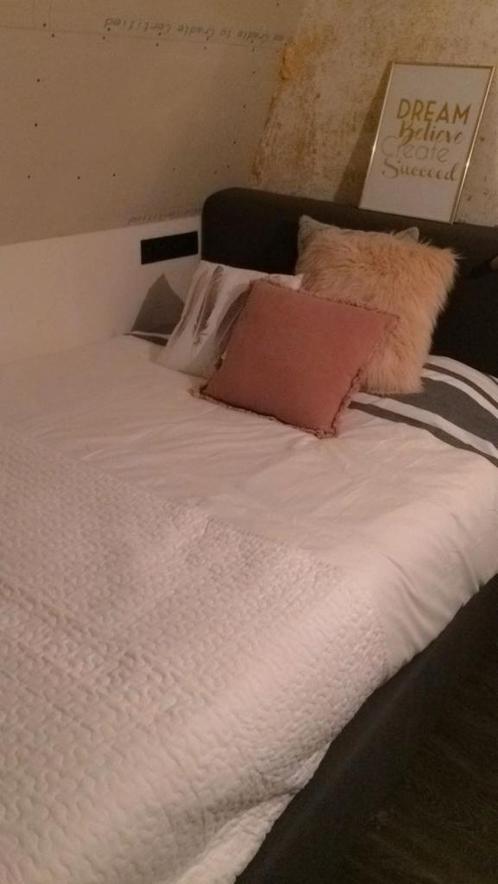 Boxspring zonder matras 140x200 asap weg!, Huis en Inrichting, Slaapkamer | Boxsprings, Zo goed als nieuw, 140 cm, 200 cm, Twijfelaar