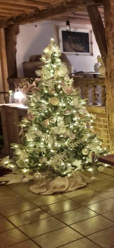 Mooie kunst kerstboom met verlichting en beetje sneeuw., Diversen, Kerst, Zo goed als nieuw, Ophalen