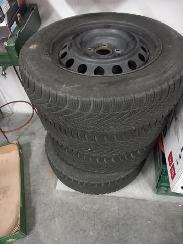 4 winterbanden 195/65-15 pirelli toyota beschikbaar voor biedingen