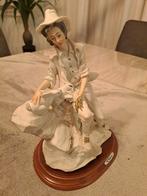 Beeld Belcari: dame met konijntjes, Enlèvement