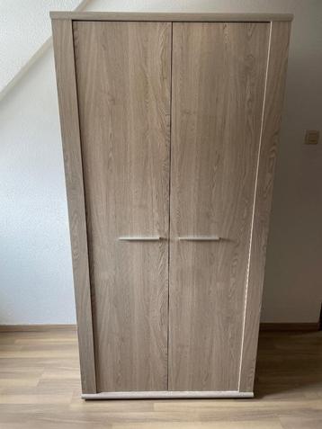 Meegroeikamer met kasten beschikbaar voor biedingen