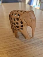 houten olifant beeldje met olifantje in de buik - 8cm hoog, Ophalen, Zo goed als nieuw, Dier