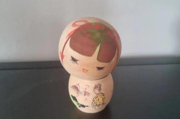Schattige Sosaku Kokeshi beschikbaar voor biedingen