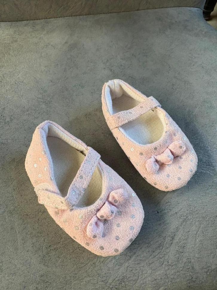 pantoffels 14/15, Kinderen en Baby's, Babykleding | Schoentjes en Sokjes, Zo goed als nieuw, Meisje, Slofjes, Ophalen of Verzenden
