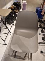 2 hoge stoelen grijs kunststof en gelakt metaal, Huis en Inrichting, Stoelen, Grijs, Metaal, Zo goed als nieuw, Eén
