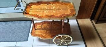 Vintage serveerwagen. beschikbaar voor biedingen