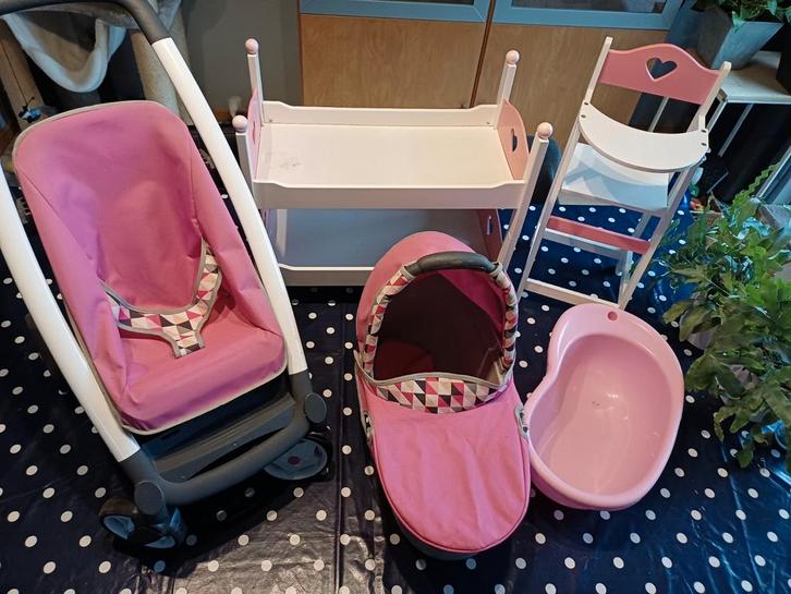 Poppenbed  , bad , eetstoel , buggy, Kinderen en Baby's, Speelgoed | Poppen, Ophalen