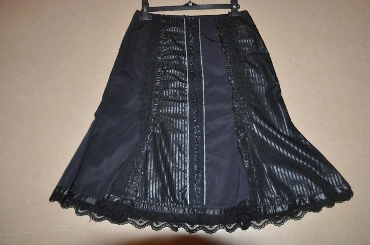 Speciale rok van Des filles a la Vanillè - small, Kleding | Dames, Rokken, Zo goed als nieuw, Zwart, Knielengte, Ophalen of Verzenden