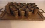 Vintage. 21 anciens verres à liqueur shot en laiton mouluré, Enlèvement ou Envoi, Utilisé, Métal