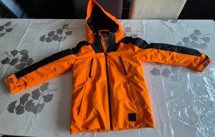 Veste de ski, Hugo Boss impeccable 10 ans négociable !, Kinderen en Baby's, Babymode-accessoires, Nieuw, Ophalen